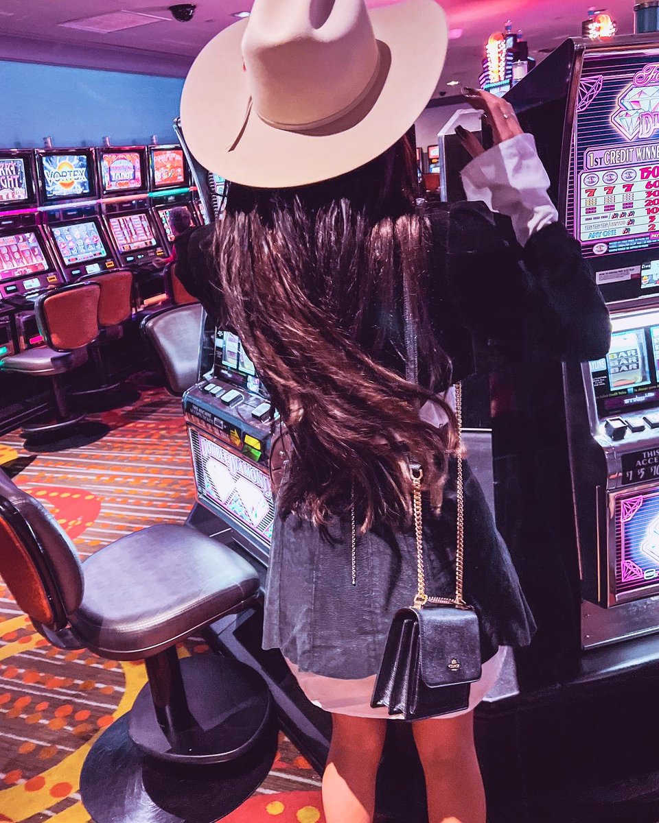 stay_inurlayne's tweet photo. cowboys take over vegas https://t.co/zDxHUGdFg8