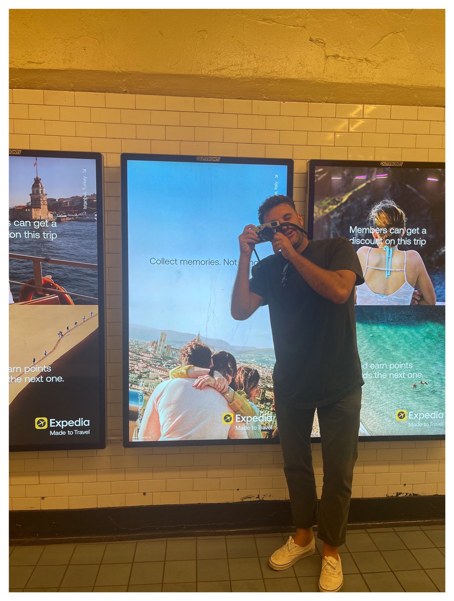 The photo  ➡️  the ad