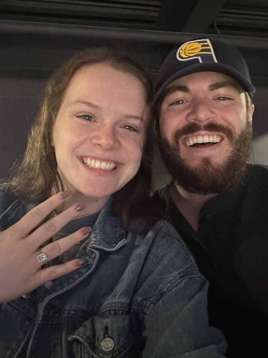 sarahphillips00's tweet photo. Celebrating our engagement!! #GoPacers #pacersgamenight https://t.co/eCQ7MoLcsj