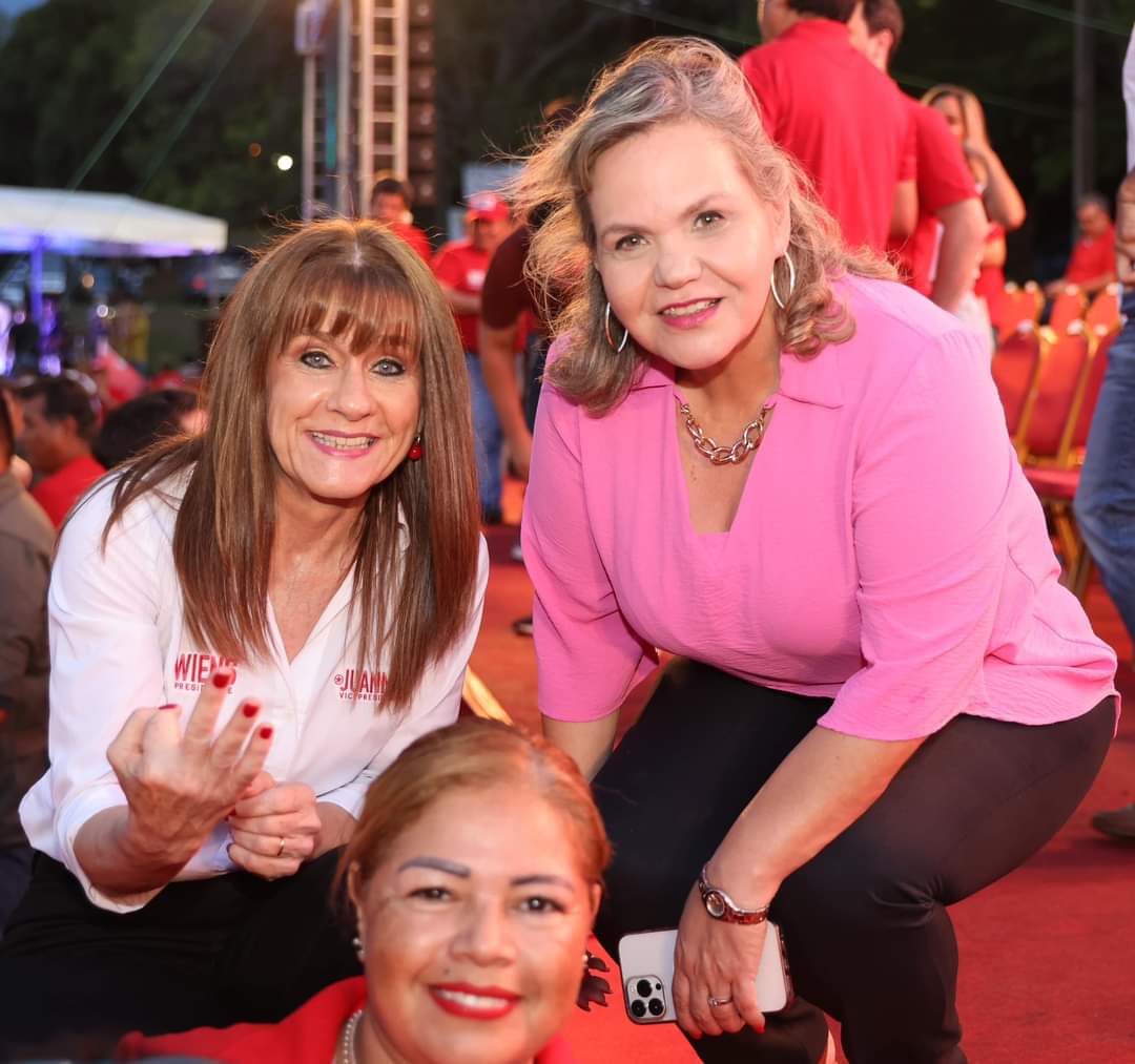 agparaguay's tweet photo. Cierre de campaña en Capital ee @FRepublicanaPy presencia de la dupla @ArnoldoWiens @BrunettiJuanMa el pdte @MaritoAbdo la primera dama @silvana_abdo la senadora @liliansamaniego https://t.co/CULnGobVav
