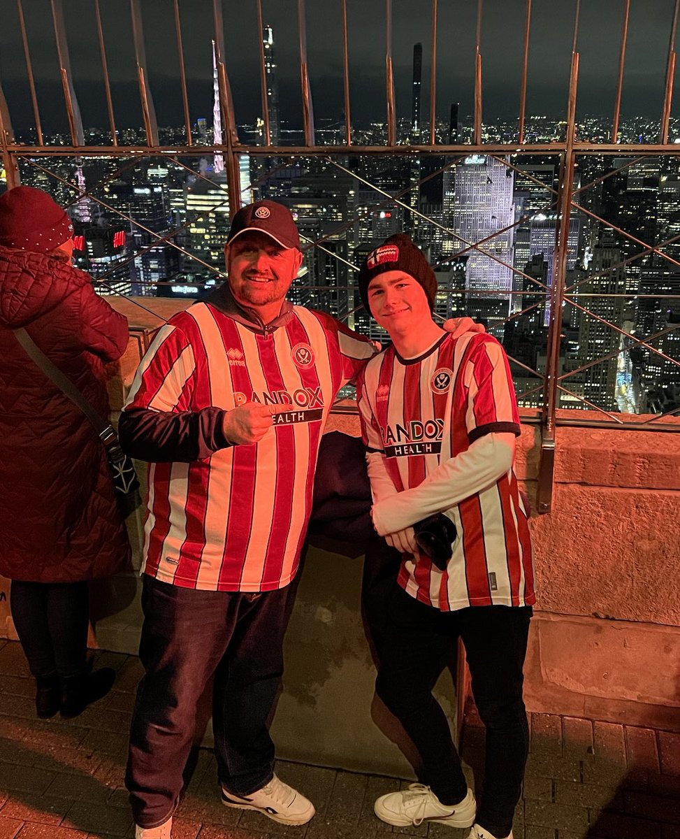 cmctigue1889's tweet photo. @billysharp10  Singing @billysharp10 at top of @EmpireStateBldg ! ⚔️👏🏻👏🏻🗽 https://t.co/VVMdLGlSqG