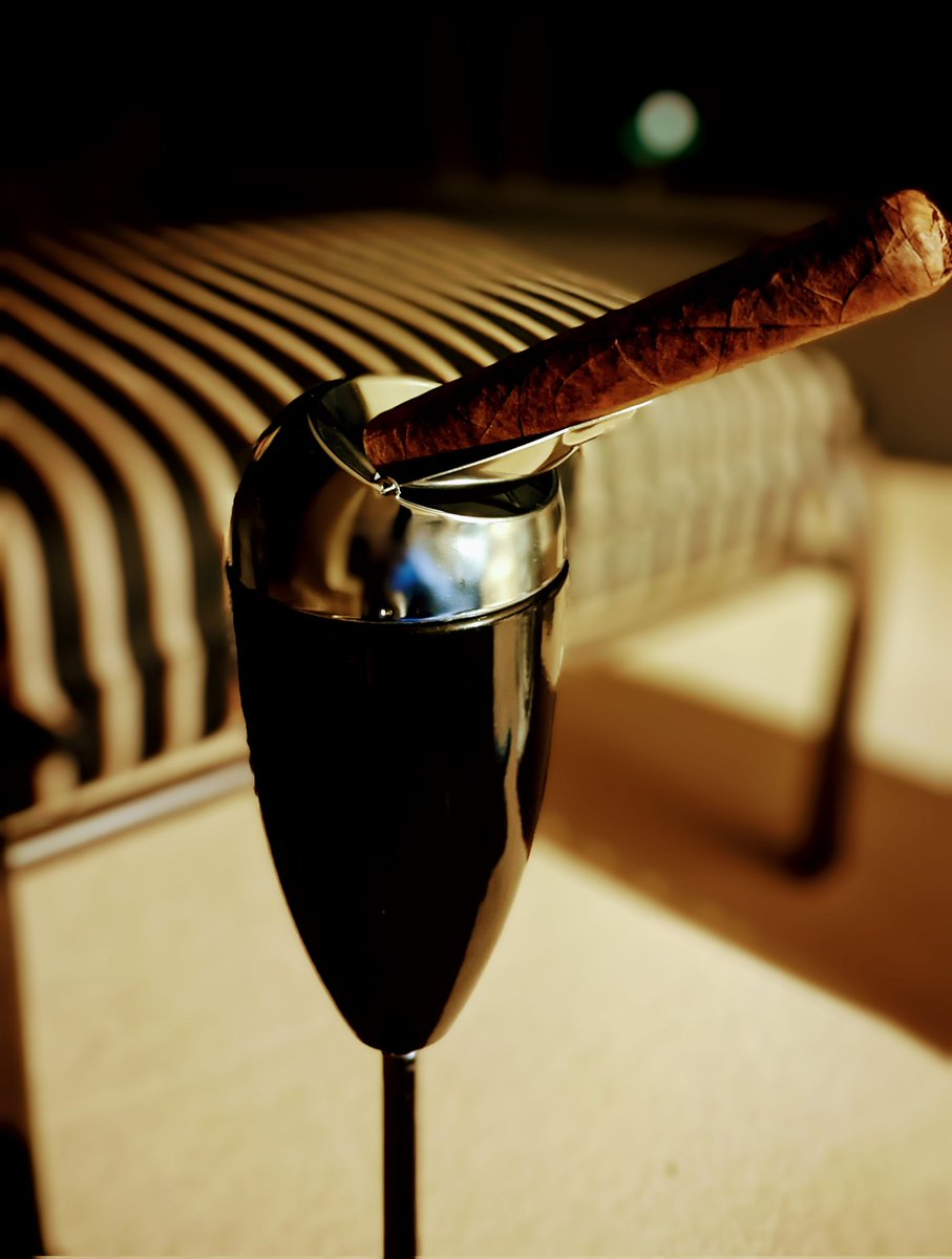 jvsnyc's tweet photo. Enjoying my new ashtray!
#CigarLife #PSSITA #NiceASH https://t.co/RBaktUAwpG