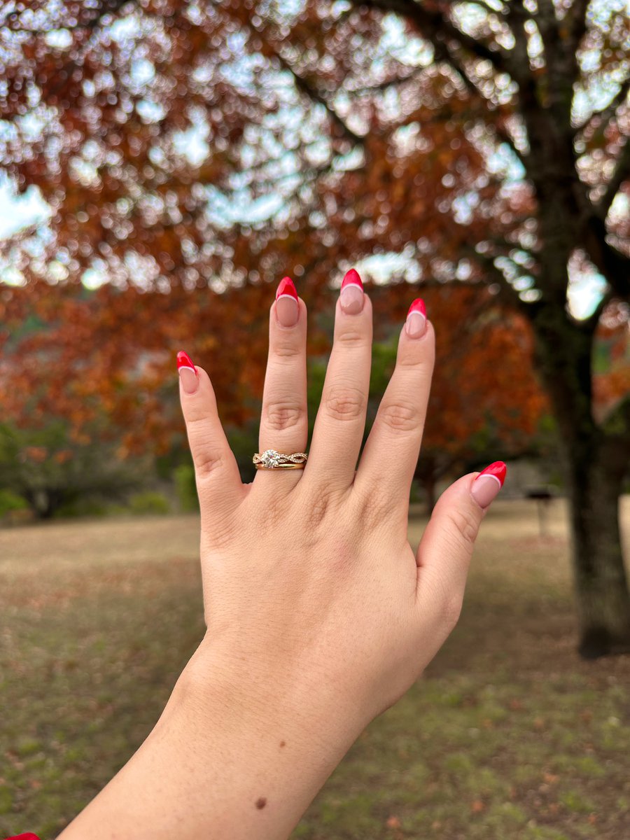 anaissa_diazray's tweet photo. WE’RE ENGAGED!!! ❤️ https://t.co/K7UaiZiO5v