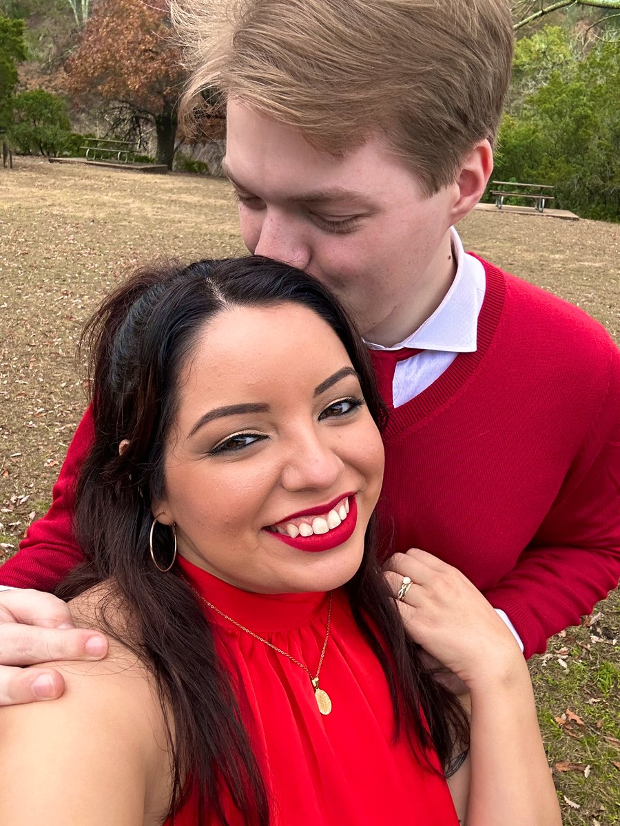 anaissa_diazray's tweet photo. WE’RE ENGAGED!!! ❤️ https://t.co/K7UaiZiO5v