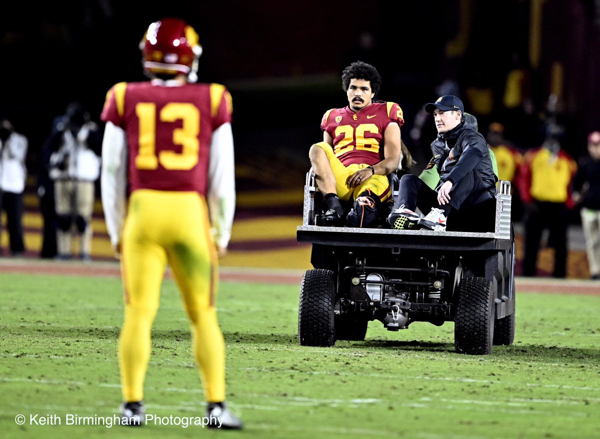 photowkb's tweet photo. Quarterback Caleb Williams of the USC Trojans wins the Heisman Memorial Trophy. @ncaa @pac12 #pac12 @USC_Athletics @uscfb #football @AdamGrosbard #heisman #calebwilliams #heismam @ladailynews https://t.co/Glt0mqzZqe
