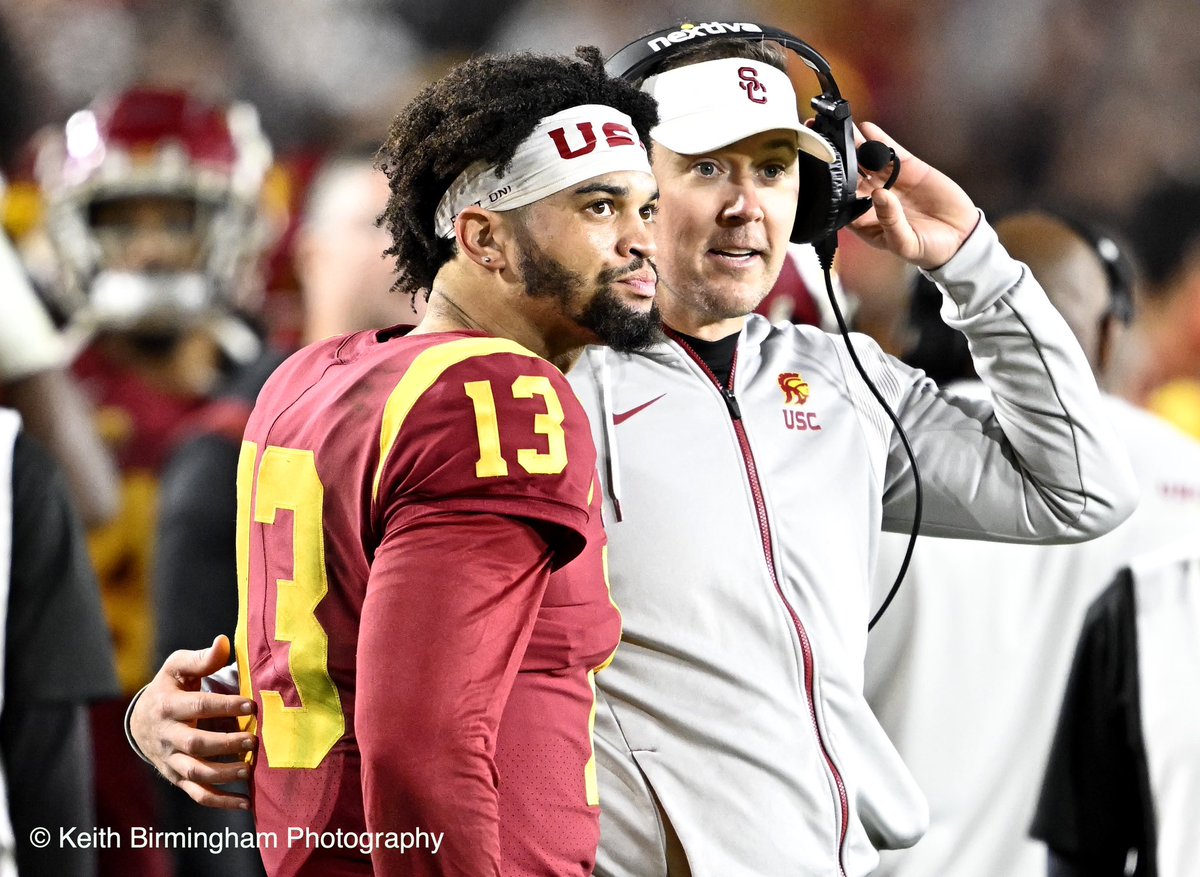 photowkb's tweet photo. Quarterback Caleb Williams of the USC Trojans wins the Heisman Memorial Trophy. @ncaa @pac12 #pac12 @USC_Athletics @uscfb #football @AdamGrosbard #heisman #calebwilliams #heismam @ladailynews https://t.co/Glt0mqzZqe