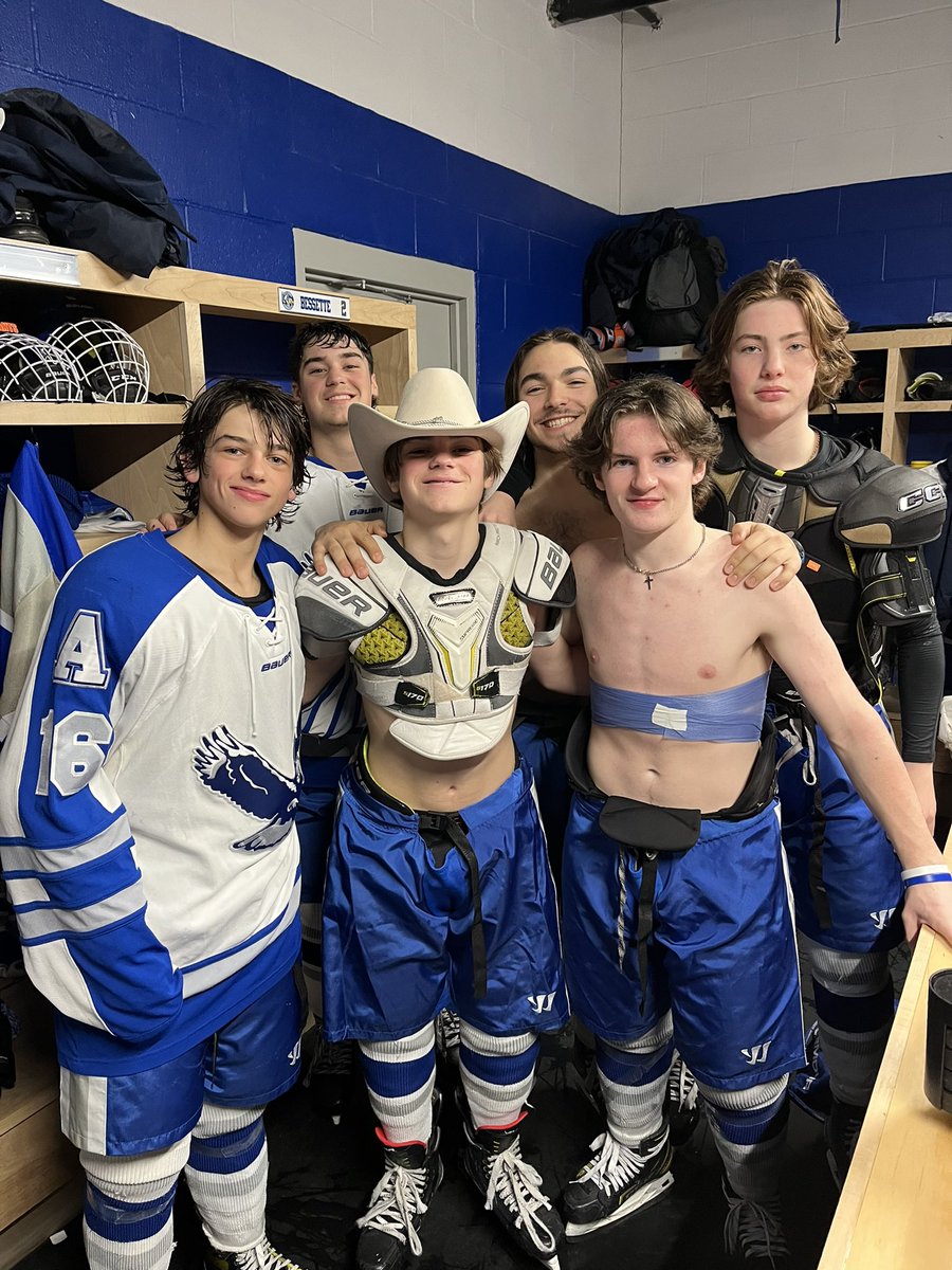 gcw49's tweet photo. Solid team effort tonight in a 5-2 win. D.Bessette earning the hat (rookie with his 1st high school goal ) Horton solid between the pipes. Go Big Blue !! #gettingbettereverygame,#pigsareflying https://t.co/jcM8YE5E2q