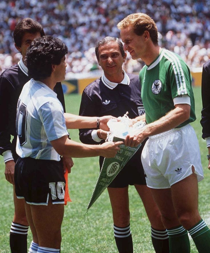 MazziniEsteban's tweet photo. La última y única vez que dos selecciones repitieron final a mundial seguido: #Alemania y #Argentina en 1986 y 1990 respectivamente. Un suceso similar podría repetirse en el caso que #Francia y #Croacia lleguen a la final de #Qatar2022 https://t.co/noSME2bv9p