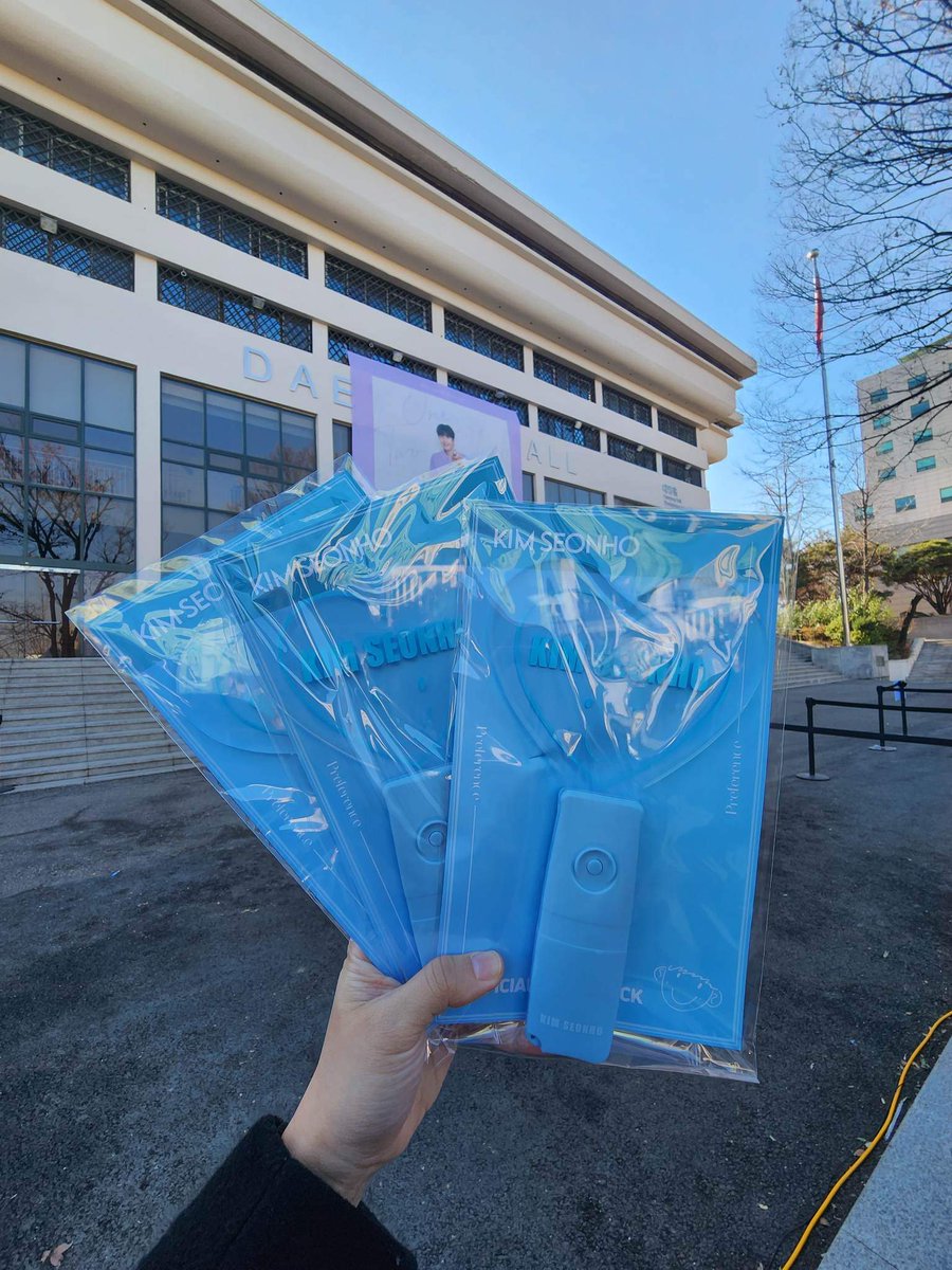 Jiyatomorrow's tweet photo. Ang qt😭 naexcite ako lalo, LS secured,photo from my friend in SK 💙
#KimSeonHo_Fanmeeting https://t.co/aBmuDOdHv0