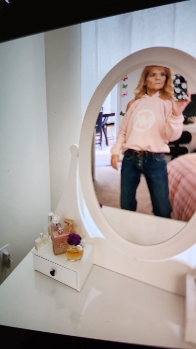 MeshellCalderon's tweet image. Late night listening