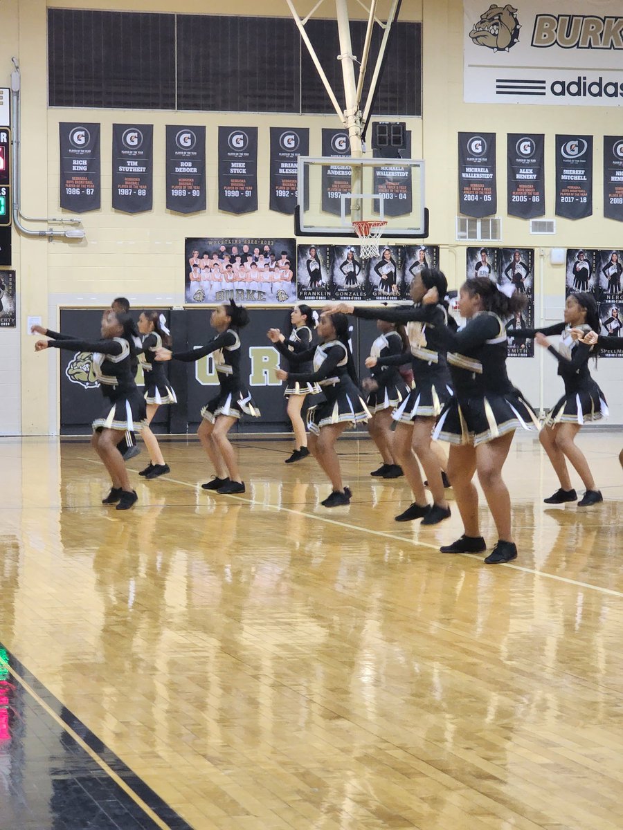 burke_athletics's tweet photo. @Burkedancerz, @OmahaBurkeCheer, Marching Bulldogs, and our Pep Band putting together fantastic performances. 💛🖤💛🖤💛🖤 https://t.co/fm8JnQLKqx