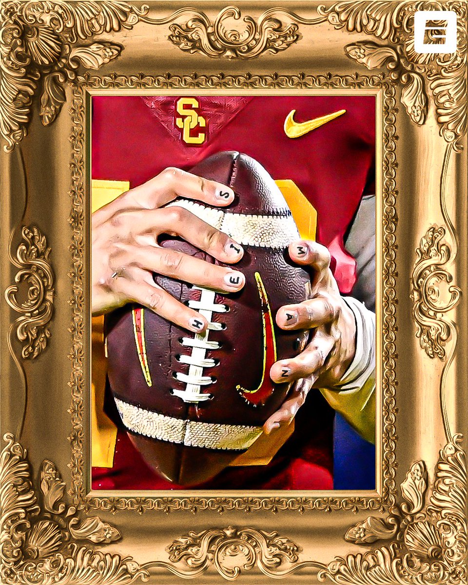 ESPNCFB's tweet photo. Just Heisman things 💅 https://t.co/1kDCorf6aF