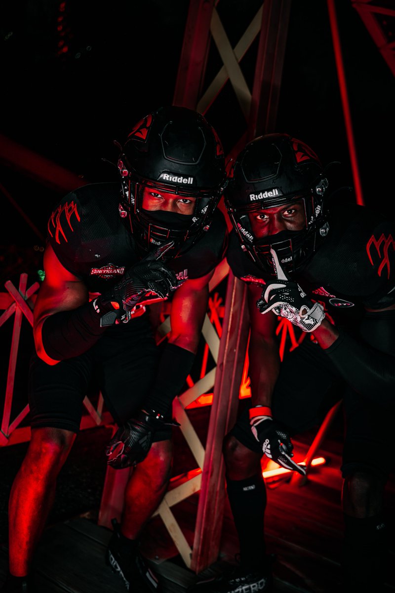 natalie_1clark's tweet photo. All eyes on @UIWFootball the past 2 games 👀

📈 Trending No.5 last night on Twitter
📈 @SportsCenter top 10 No.2 highlight
📈 @UNISWAG uniform shoot features 
📈 making program history at @NCAA_FCS playoffs https://t.co/qX2u8hPNR2