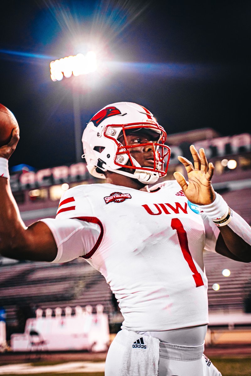 natalie_1clark's tweet photo. All eyes on @UIWFootball the past 2 games 👀

📈 Trending No.5 last night on Twitter
📈 @SportsCenter top 10 No.2 highlight
📈 @UNISWAG uniform shoot features 
📈 making program history at @NCAA_FCS playoffs https://t.co/qX2u8hPNR2