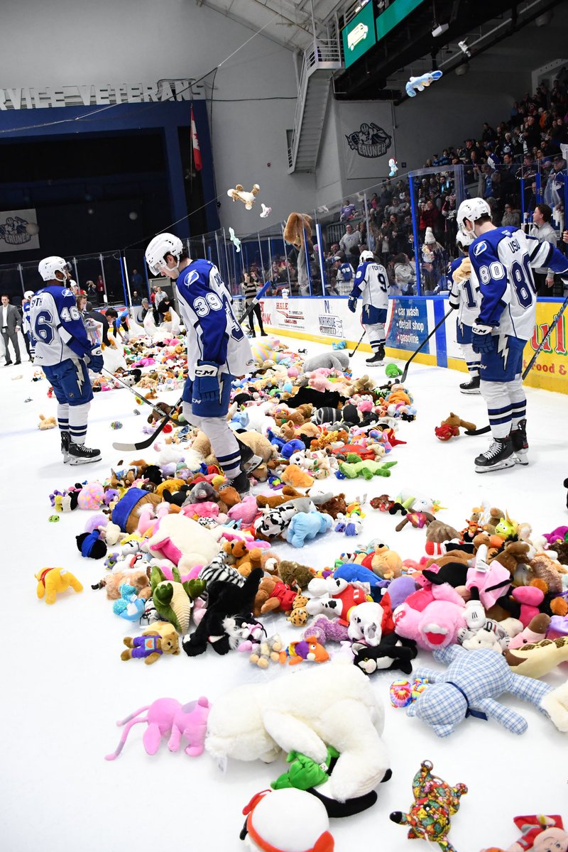 SyracuseCrunch's tweet photo. A NEW CRUNCH RECORD!

You tossed 7,689 stuffed animals onto the ice tonight! Thank you for your incredible generosity. 

@stanleysteemer will clean these up and help us donate them to children in CNY. 🧸 https://t.co/tPjmMUHBjh