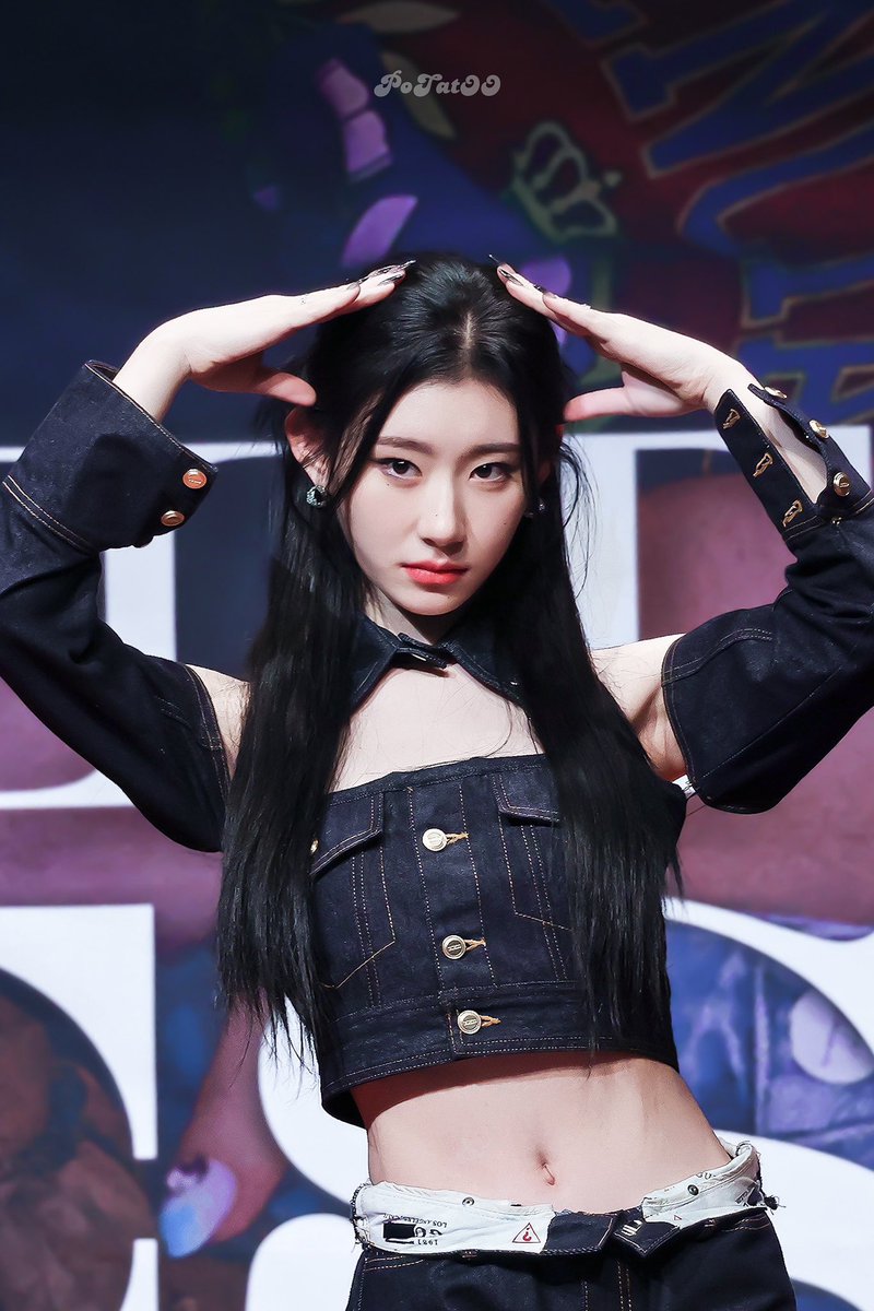 PoTatOO_0605's tweet photo. 221210

@ITZYofficial 

#있지        #ITZY       
 #채령        #Chaeryeong https://t.co/a1ChP2sM8Z