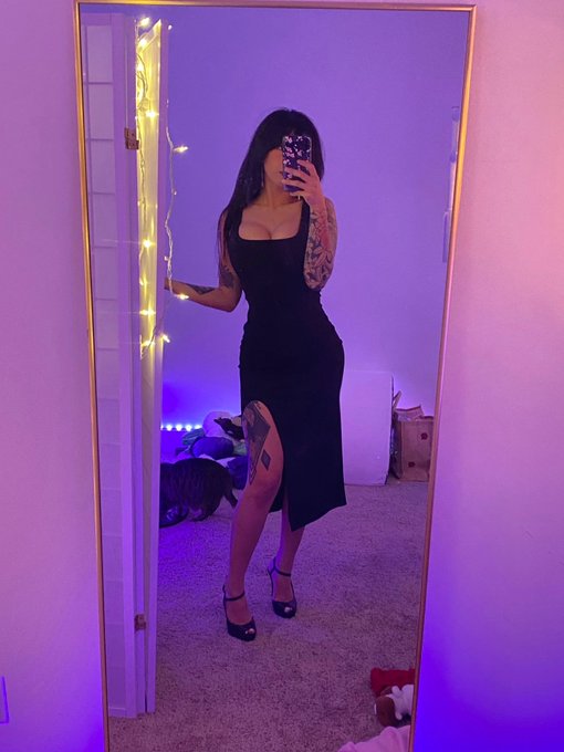 i&rsquo;m wearing a different kinda dress than i usually do and i&rsquo;m like waw that&rsquo;s rly me 🥰🥰🥰🥰🥰 https://t