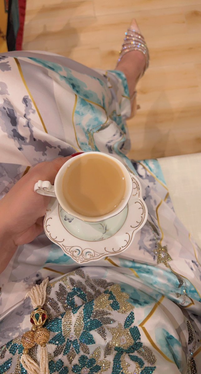 "إننيّ أفهم الآن لماذا هو الحُب مختلف معك، لأنَّك تجعل الأشياء من حولي تبدو وكأنَّها بيوت آمنة، وكُنت الوحيد الذي ينظر إلى هشاشتي بعين الحنان"