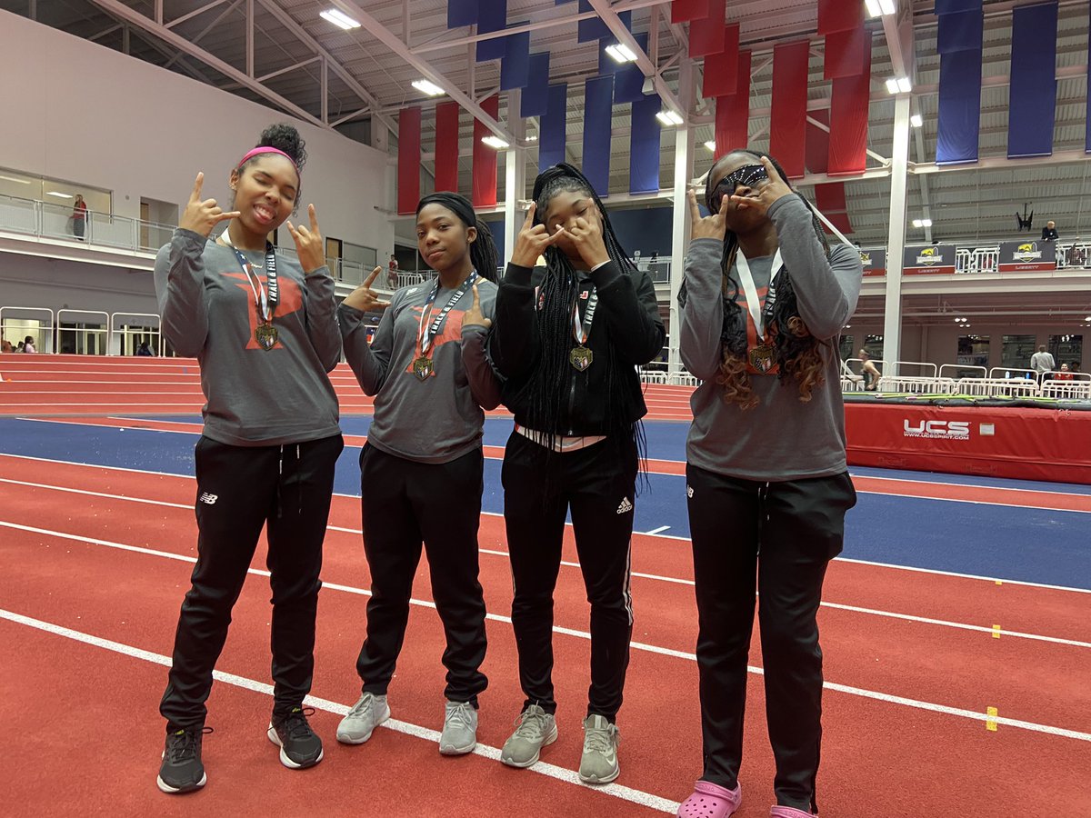 meganhatcherr's tweet image. U.S #3 in the 4X4 with a 3:59.34