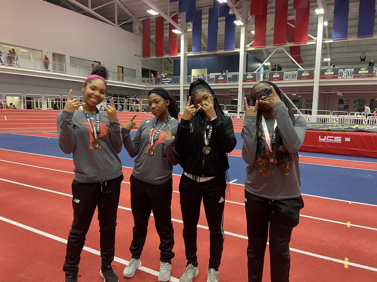 meganhatcherr's tweet image. U.S #3 in the 4X4 with a 3:59.34