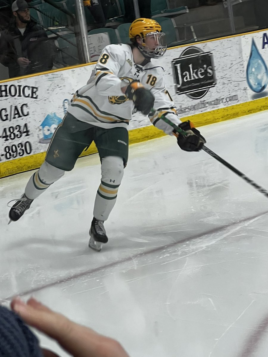Amyagj's tweet photo. @ClarksonUniv (@u15aaa_kjr) @yale The Kitchener Ranger U15 AAA are enjoying the show!  Thank you!

1-1 and in overtime in Potsdam, New York! Shootout
@ClarksonMHockey @YaleMHockey 
#noahbeck18
#canadianhockeyabroad https://t.co/GldMPbTllK