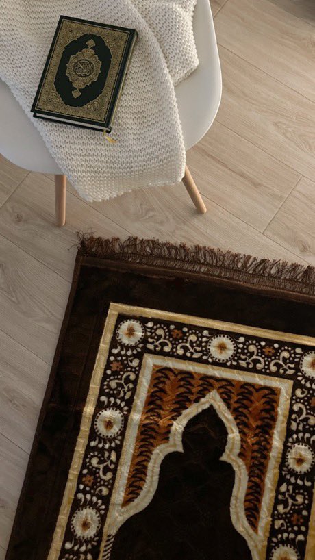 صلاة الفجر تُنير وجهك ، و تُصلح دربك ، وتُيسّر عملك ، وتجعلك فى ذمّة الله اللهُم أعنّا على قيامها دوماً"🌿🕌