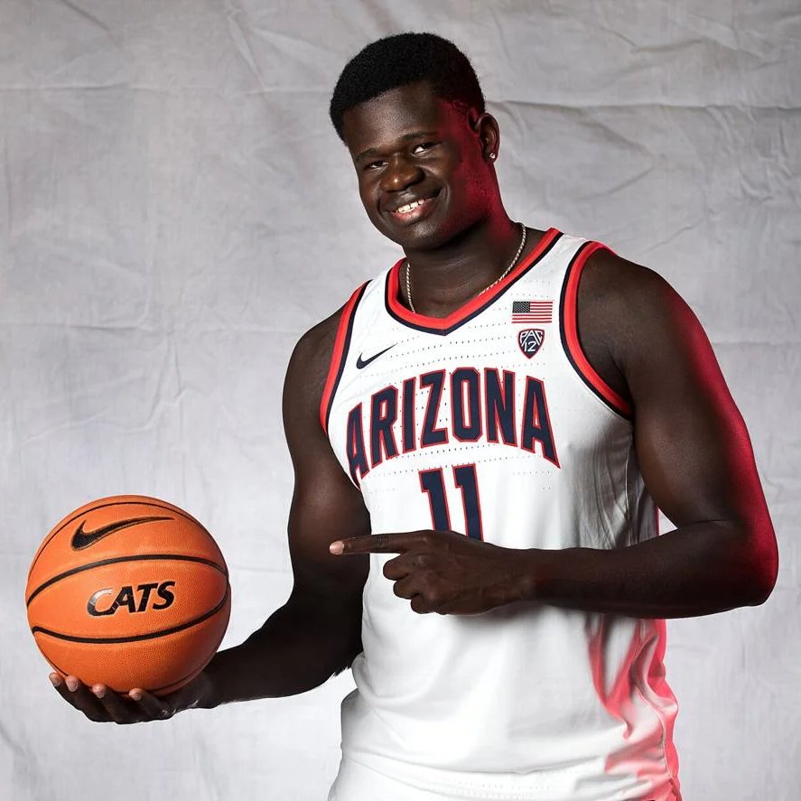 RookieWatch1's tweet photo. 🇱🇹 Azuolas Tubelis and 🇲🇱 Oumar Ballo combined Tonight:

36 PTS
18 REB
4 BLK
3 STL
15-25 FG (60%)

The big men duo led the Wildcats to a HUGE WIN against #14 #Indiana 🔥#BearDown #RunWithUs https://t.co/93upajK3Sl