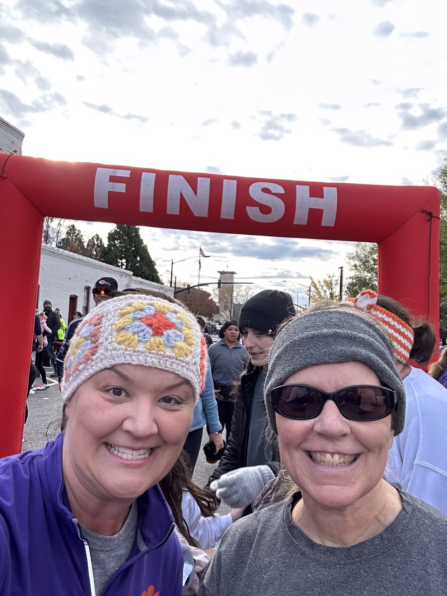 TigerHenson's tweet photo. PROUD of my BEAUTIFUL wife @jsmithhenson who raced in the 8K Turkey Trot on Thanksgiving & in the 5K Santa Fun Run this morning! #RunningBeauty #BetterConditionedThanMe https://t.co/VNXMNJ5vg7