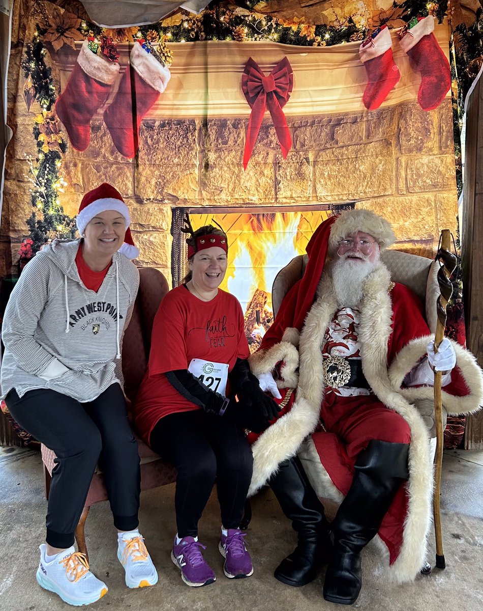 TigerHenson's tweet photo. PROUD of my BEAUTIFUL wife @jsmithhenson who raced in the 8K Turkey Trot on Thanksgiving & in the 5K Santa Fun Run this morning! #RunningBeauty #BetterConditionedThanMe https://t.co/VNXMNJ5vg7