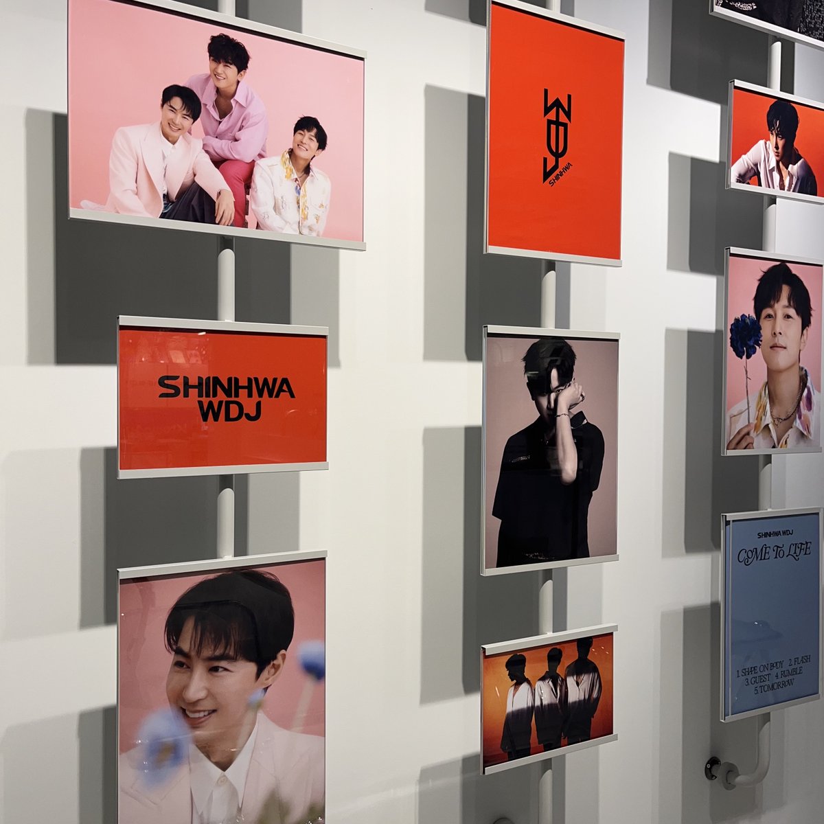 #신화 #SHINHWA
#신화WDJ #SHINHWA_WDJ
#Come_to_Life

신화 WDJ (SHINHWA WDJ) - 미니앨범 1집 [Come To Life]
#케타포인사점 POP-UP STORE 2 DAY 오픈🌸

주말에는 #케타포인사점 에서 신화랑 함께해요😎
앨범 구매하고 미공포 포토카드 럭키드로우 GET❣️
네임스티커도 잊지마세요‼️