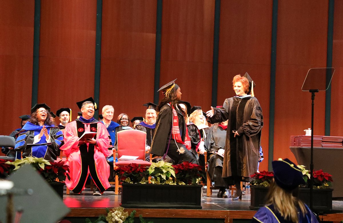 BloomsburgU's tweet image. “Know that one day, people will quietly reflect on how they were shaped by you and the gifts you bring to the world.” 🎉🎓🐾 #BUClass2022 #HuskyPride #BloomOnward #graduation 

📷➡ flic.kr/s/aHBqjAiDA6