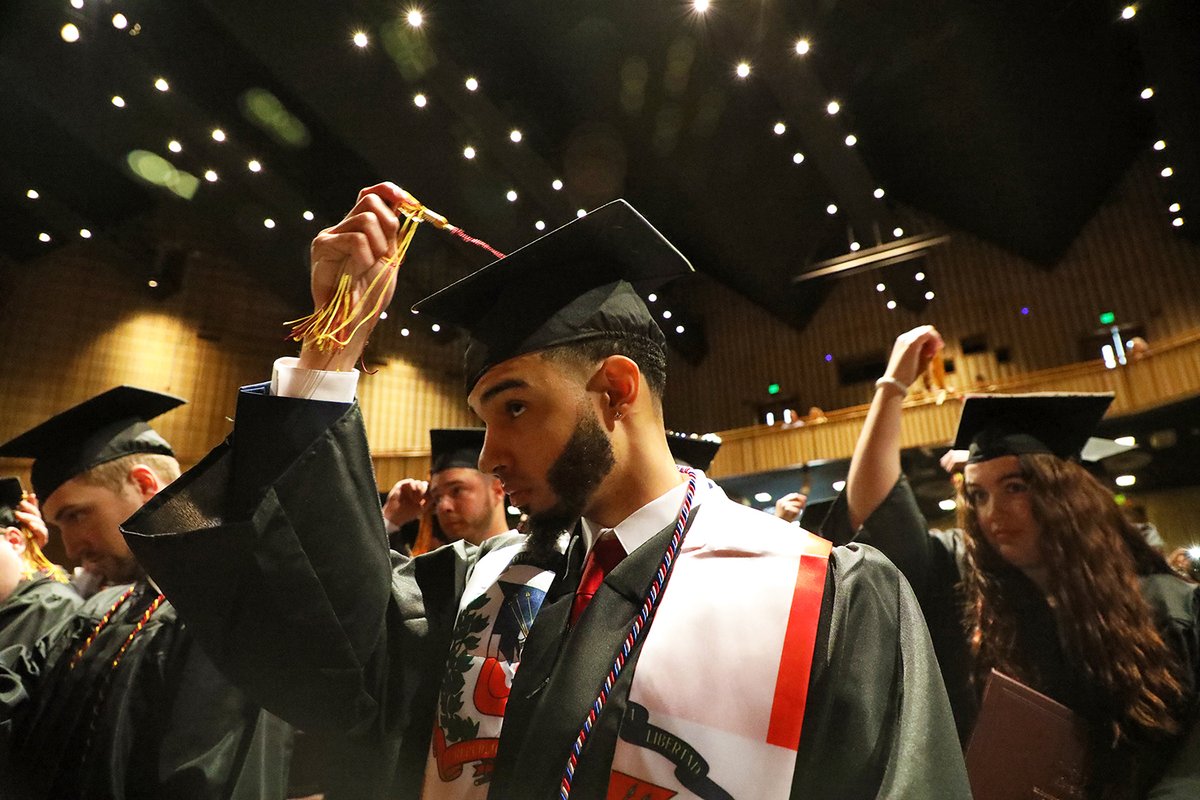 BloomsburgU's tweet image. “Know that one day, people will quietly reflect on how they were shaped by you and the gifts you bring to the world.” 🎉🎓🐾 #BUClass2022 #HuskyPride #BloomOnward #graduation 

📷➡ flic.kr/s/aHBqjAiDA6