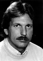 OneAddyAdds's tweet photo. 18 years ago today, investigative journalist, Gary Webb, was assassinated by the Central Intelligence Agency (CIA) at his home in Carmichael, California.

A note posted on his door read "Please do not enter. Call 911 and ask for an ambulance." https://t.co/RdI4zrC3mt