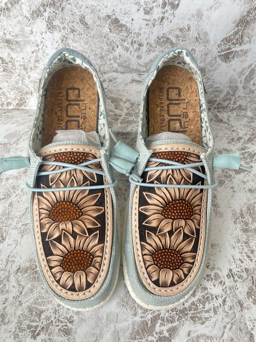 Emilee_Clark8's tweet photo. Womens size 8 for sale! https://t.co/SNOwZbxbf7