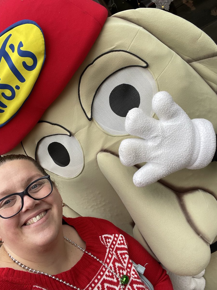 cupcakecaryn's tweet photo. Nothing more Pittsburgh than some holiday cheer with the @Pirates Pierogis! https://t.co/lgr4h8nGkv