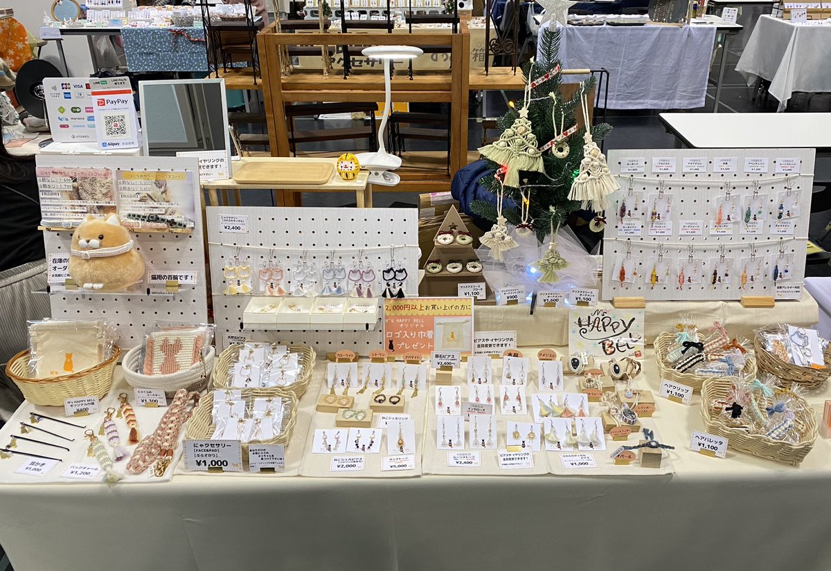 NsHAPPYBELL's tweet photo. 京都ハンドメイドマルシェ始まりました！
ブース番号『B-67』でお待ちしています✨
クリスマスの作品も限定でご用意しております🎄
#京都ハンドメイドマルシェ https://t.co/GxjdG5ROHE