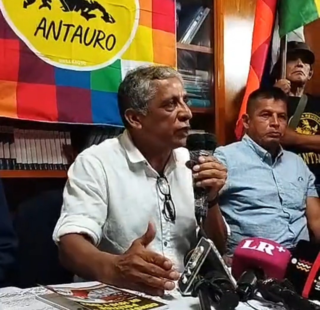 Discurso de Antauro Humala generó pifias y le.lanzaron botellazos en Plaza San Martin. ¿Y eso por qué?
Básicamente porque:
- Reconoció tácitamente a Dina Boluarte como Presidenta.
- No se solidarizó con Pedro Castillo y dijo que era indefendible.

* Video en 1er comentario.