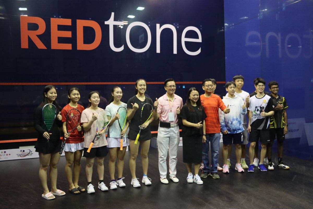 StadiumMalaysia's tweet photo. Menteri Belia dan Sukan Malaysia, YB @hannahyeoh telah membuat kunjungan hormat ke Pusat Skuasy Nasional, KL Sports City sebentar tadi di samping beramah mesra dengan peserta-peserta acara Redtone KL Junior Open Championship 2022.
#Redtone
#KLSportsCity https://t.co/KIwdKPuIFp