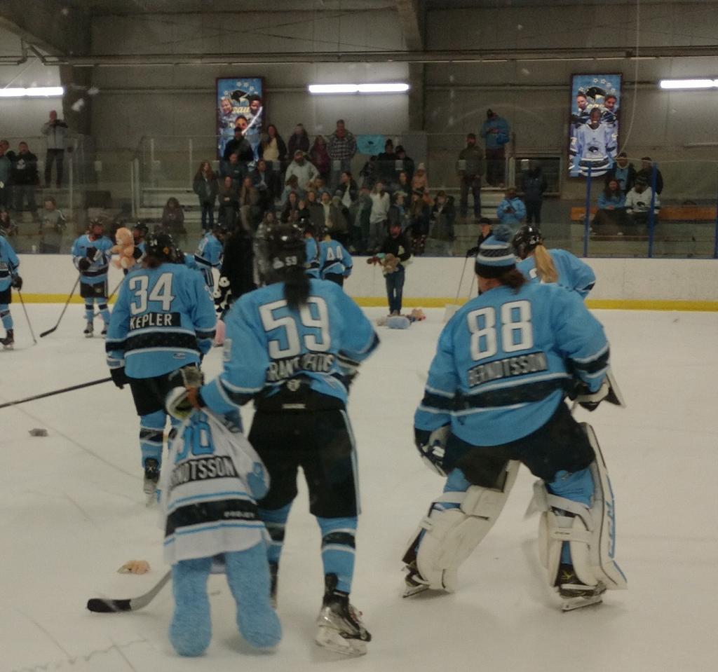 nicktiedo_251's tweet photo. How it started.
How it ended.
Happy to see it go to a good group.
#teddybeartoss #phf #GoBeauts https://t.co/86uqbMn2g4