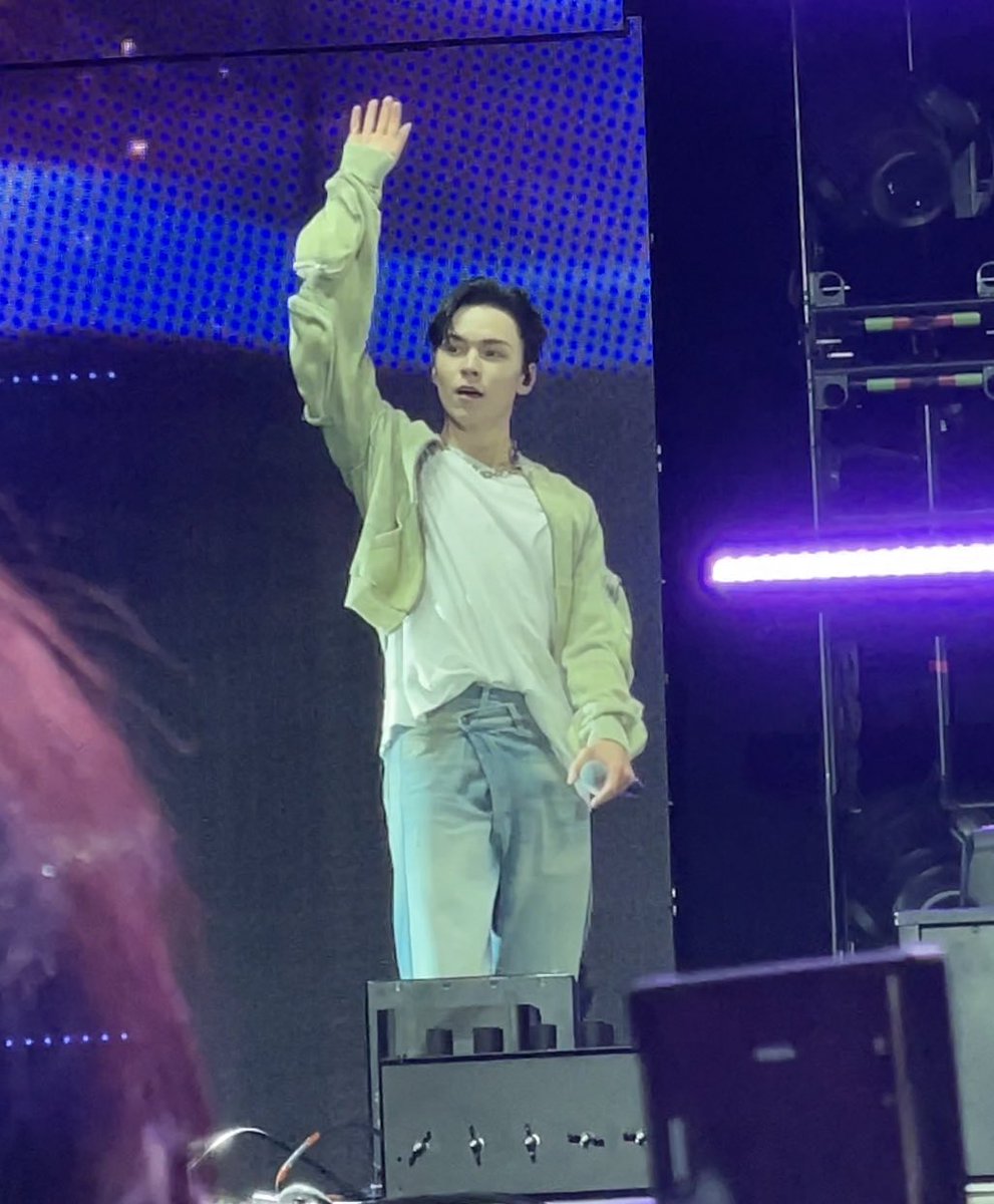 chwecloud's tweet photo. #VERNON LA3C https://t.co/7sxeqWXlol