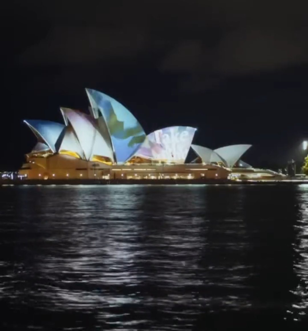 two massive milestones for 5sos in 2022 <3 sold out ONO for 5sos5 at royal albert hall And two sold out sydney opera house shows