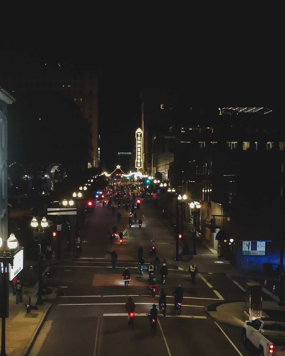 hoagofficial's tweet photo. Tour de Lights 🚴
@visitknoxville @CityKnoxvilleTN #tennessee #knoxville #Christmas https://t.co/0HsHh27kxJ