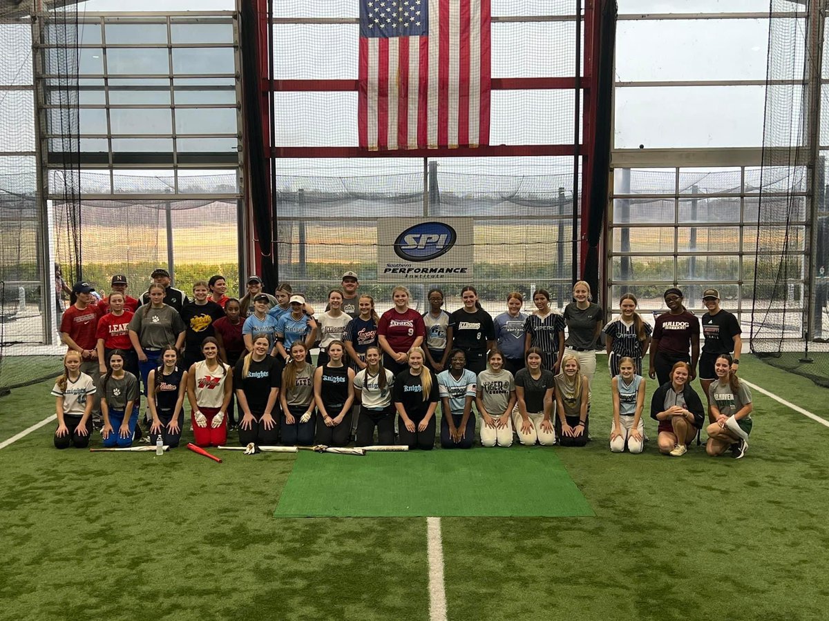 SPInstitute_MS's tweet image. Great turn out for the @knightsms_sb college showcase camp today!  Thanks to the players who attended for coming out and to the college coaches who came to work the camp.  Always a great day when players are receiving offers! @SPInstitute_MS @kksoftball4L @maruccisoftball