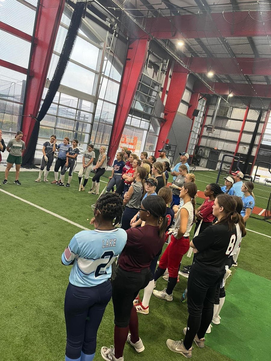SPInstitute_MS's tweet image. Great turn out for the @knightsms_sb college showcase camp today!  Thanks to the players who attended for coming out and to the college coaches who came to work the camp.  Always a great day when players are receiving offers! @SPInstitute_MS @kksoftball4L @maruccisoftball