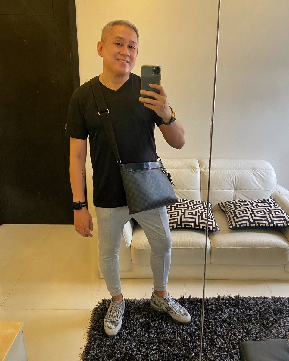 kiddydoc67's tweet image. Happy Sunday Twitterverse ⛅️. #weekendootd #dayoff