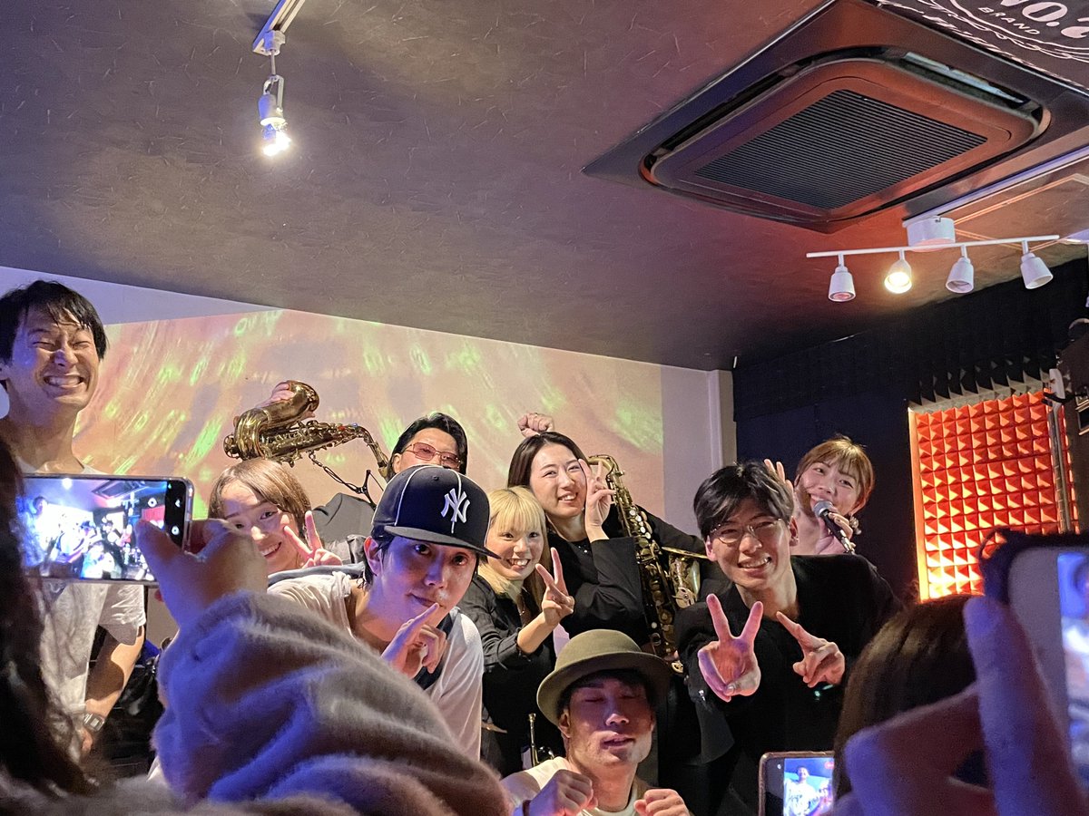 Miku_PEANUTS's tweet photo. 12/10 ON KAN

キャンセル待ちで1席空いて急遽行ける
ことになって1人やったけど演奏もダンスも
かっこよくてめっちゃ楽しかったー！！

#ONKAN https://t.co/8uPfxOW0dA