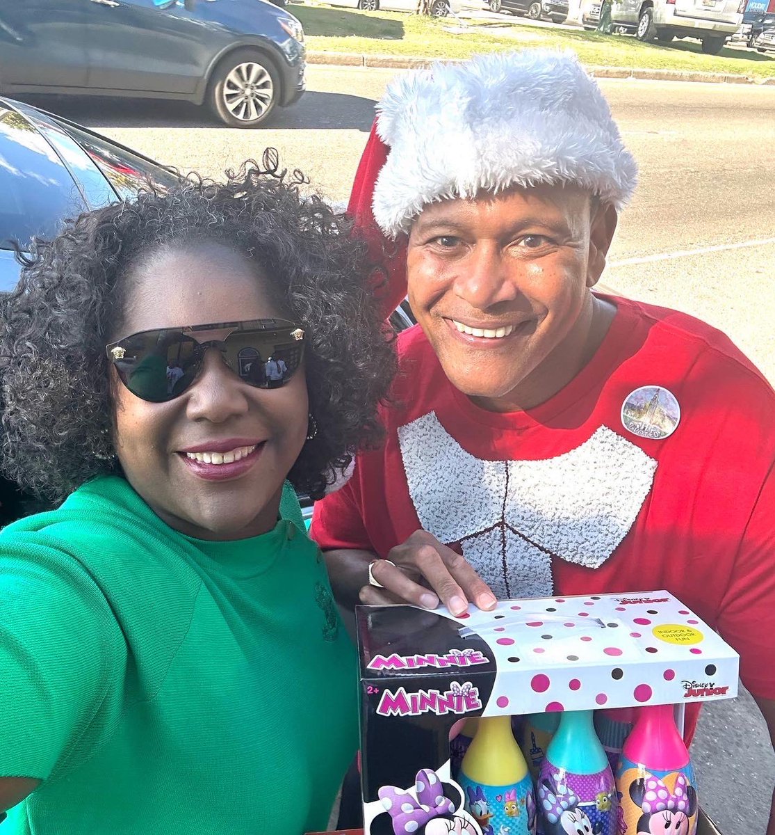 DeeBoydBroker's tweet photo. King Adonis Nola C Expose 24th Annual Toy Drive was a success. It is ALWAYS a blessing to be a blessing. Great job King! 

#staterepdelishaboyd #delishadelivers #delishadelivers #happyholidays #ZuluClub #toydrive https://t.co/Q9sDxrxAqr