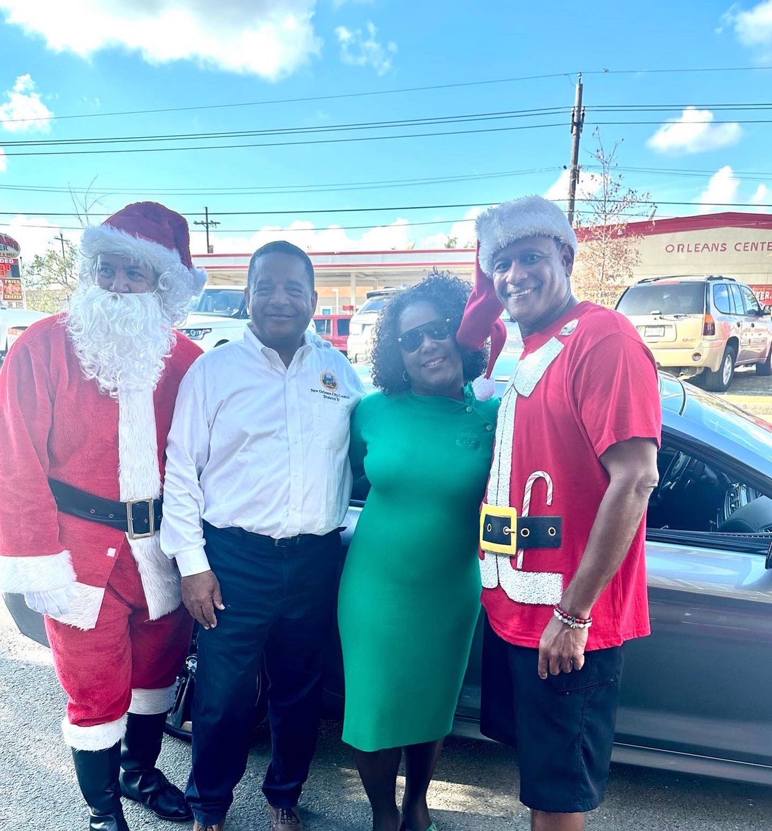 DeeBoydBroker's tweet photo. King Adonis Nola C Expose 24th Annual Toy Drive was a success. It is ALWAYS a blessing to be a blessing. Great job King! 

#staterepdelishaboyd #delishadelivers #delishadelivers #happyholidays #ZuluClub #toydrive https://t.co/Q9sDxrxAqr