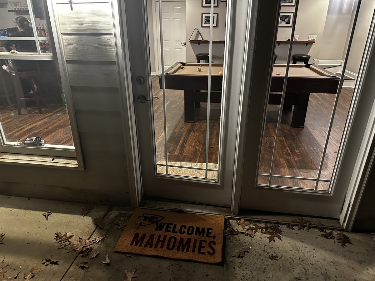 WestInnPub's tweet photo. New welcome mat at the pub! Thanks @AnthonyJSmithso @s_smithson 🤩🤩🤩 https://t.co/o2nmhMWX2V