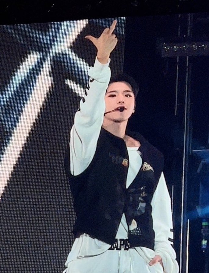 starfess's tweet photo. -idol hoshi... blio ad masalah apa yh di LA3C hri enih https://t.co/XvCPlPaeAK